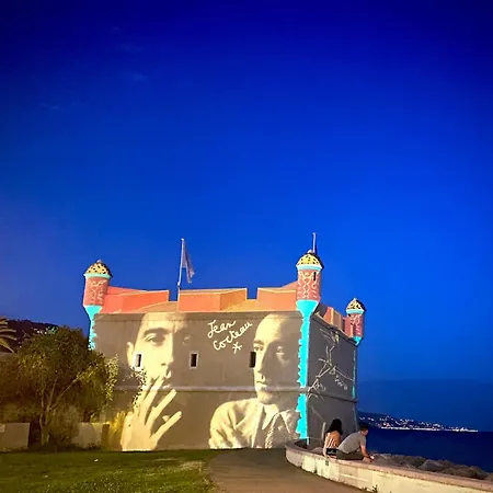 De La Plage, Au Bord De La アパート