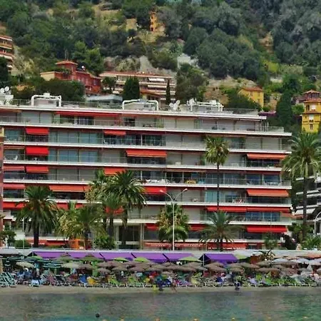 De La Plage, Au Bord De La Apartament