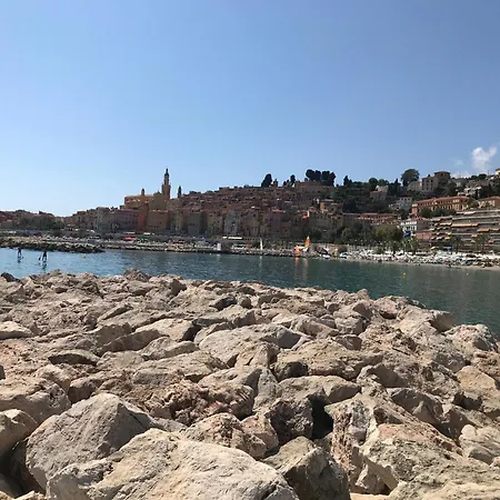 De La Plage, Au Bord De La Μεντόν