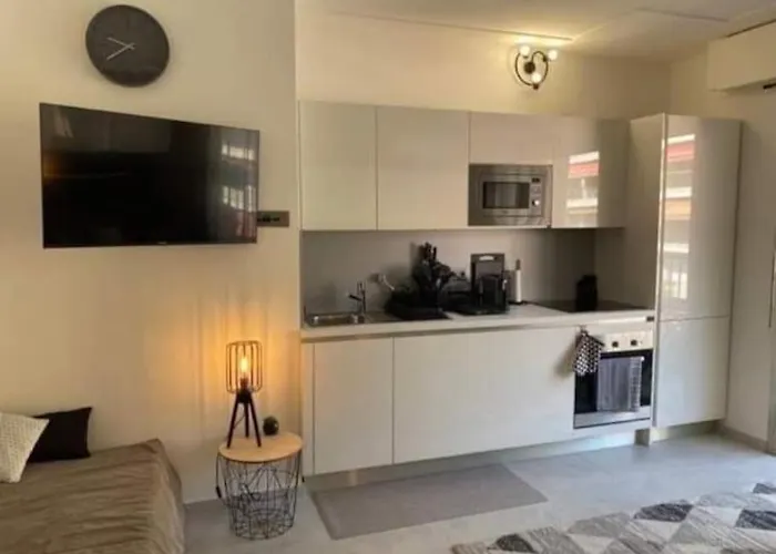 Apartment De La Plage, Au Bord De La Menton