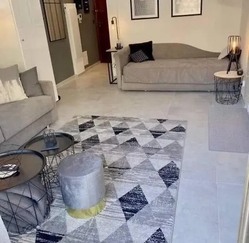 Apartment De La Plage, Au Bord De La Menton