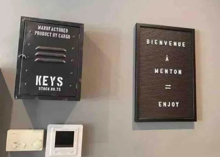 Apartment De La Plage, Au Bord De La Menton