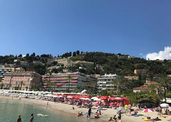 De La Plage, Au Bord De La 公寓 芒通