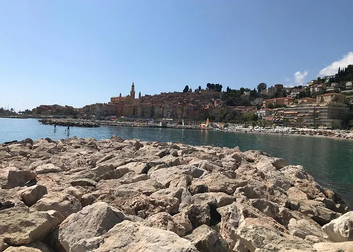 De La Plage, Au Bord De La Menton